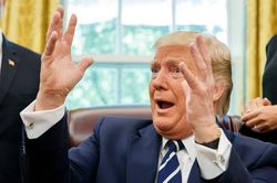 Ông Trump có quá nhiều 'kẻ thù quốc nội'