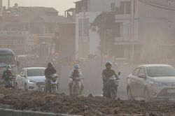 Ô nhiễm không khí ở mức cao, hạn chế ra đường sáng và đêm