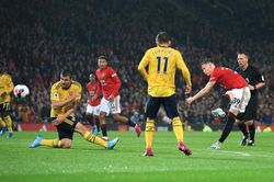 MU 1-1 Arsenal: 'Thiên tài' của Mourinho tỏa sáng, trọng tài sai lầm khó tin