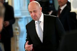 Mỹ trừng phạt 'đầu bếp của Putin', Nga phản pháo gay gắt