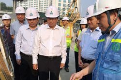 Phó Thủ tướng Trịnh Đình Dũng kiểm tra một số dự án giao thông trọng điểm tại Hà Nội