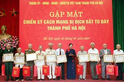 Gặp mặt chiến sĩ cách mạng bị địch bắt tù đày thành phố Hà Nội