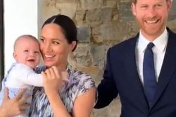 Cuối cùng, Meghan Markle cũng cứu vãn được hình ảnh đẹp trong chuyến đi Nam Phi nhờ những hành động này