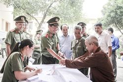 Thanh niên Công an Thủ đô về xã khó khăn phục vụ nhân dân