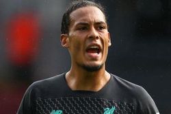 Van Dijk nhắc nhở đồng đội ở Liverpool
