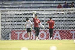 Văn Lâm cùng Muangthong thua ngược tại Thai League