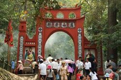 Nghiêm cẩn với di tích, thành kính với cha ông