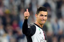 Ronaldo lập công, Juventus chiếm ngôi đầu bảng