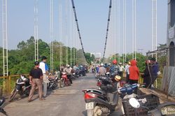 Nghệ An: Nghi vấn cô gái trẻ bỏ lại xe đạp cũ trên cầu, gieo mình xuống sông Lam