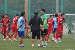 Thủ môn Nguyên Mạnh bất ngờ 'gia nhập' danh sách cầu thủ chấn thương