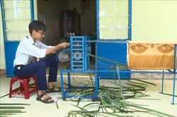 Học sinh lớp 9 chế tạo máy chuốt lá dừa