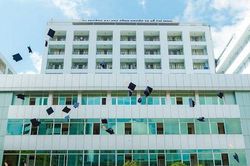 Hiệu trưởng đại học đau lòng khi đi xe ôm công nghệ gặp cựu sinh viên