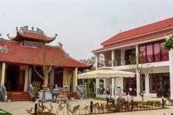 Khám phá cơ ngơi rộng gần 2.000m2 có điện thờ Mẫu của ca sĩ Việt Hoàn