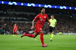 'Hàng thải' Arsenal lập pocker, Bayern hủy diệt Tottenham 7-2