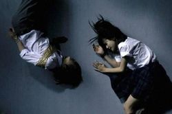 Ám ảnh với 'nghi thức bắt nạt' tân sinh viên của các 'ma cũ' ở trường học Thái Lan