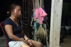 Nhậu say, thua bạc, chồng xích chân vợ vào cột nhà