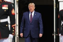 TT Trump trút giận khắp nơi sau hơn một tuần bị điều tra luận tội