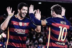 Pha kiến tạo trên chấm 11 m của Messi cho Suarez được tái hiện