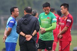 VIDEO bóng đá: HLV Park Hang Seo ban bố 'tình trạng khẩn cấp' ở đội tuyển Việt Nam