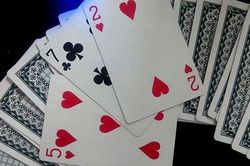 4 sinh viên ĐH Sư phạm Kỹ thuật TPHCM bị kỷ luật vì đánh bài trong trường