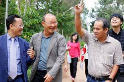 Vì bầu Đức, HLV Park Hang Seo bỗng khó nghĩ?