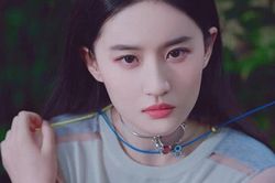 Nhiều năm không đóng truyền hình, phim điện ảnh thì bị 'ném đá', vì sao Lưu Diệc Phi vẫn duy trì được nhân khí cao như thế?