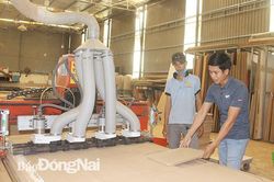 Anh kế toán đi làm đồ gỗ