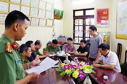 Mẹ của Phó đoàn đại biểu Quốc hội tỉnh Hà Giang là ai mà tác động nâng điểm cho cháu?