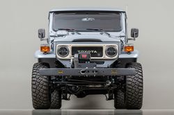 Toyota Land Cruiser phục chế có giá ngang siêu xe
