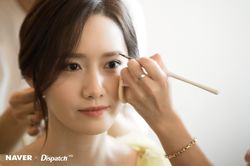 Hậu trường trang điểm, làm tóc của Yoona trước khi lên thảm đỏ