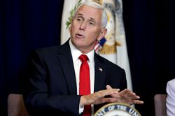 Phó Tổng thống Mike Pence lên tiếng về bê bối của ông Trump