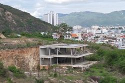 Phá nát di tích lầu Bảo Đại làm resort 5 sao: Ai phải chịu trách nhiệm?
