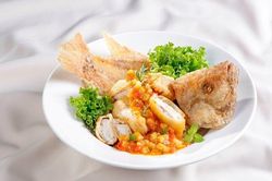 Cách chiên cá ngoài giòn rụm, trong thơm lừng