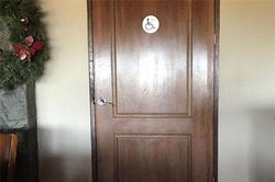 20 thiết kế nhà vệ sinh thảm họa khiến dân mạng thủ thỉ: 'Thôi, thà nhịn còn hơn'