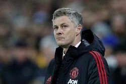 63% CĐV M.U đòi sa thải HLV Solskjaer sau trận hòa AZ Alkmaar