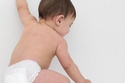 Đừng để tã xệ, vón cục ảnh hưởng xấu đến vận động của trẻ