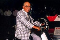 Tuổi trẻ bỏ học, phá sản, cầm cố cả nhẫn cưới của ông chủ đế chế Honda