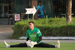 HLV Park Hang Seo dặn riêng Văn Lâm