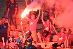 VFF lắp camera phòng pháo sáng ở trận Việt Nam vs Malaysia