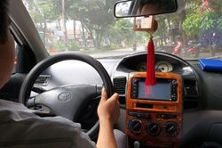 Phó giám đốc say tình nữ trợ lý, vợ viết bức thư khiến anh nhòe nước mắt