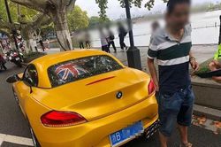 Thanh niên bị cảnh sát bắt phạt vì độ 16 ống xả ồn ào cho BMW Z4