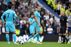 Lloris bị gãy tay, Tottenham thua trận thứ 5 liên tiếp