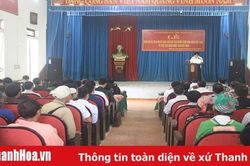 Trao quyết định nhập quốc tịch Việt Nam cho 51 người Lào