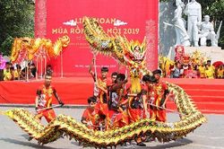 Sôi nổi liên hoan Múa rồng Hà Nội 2019