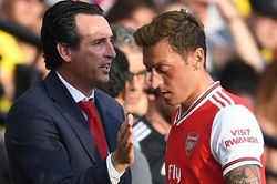 Vì sao Oezil bị thất sủng ở Arsenal dù chơi đầy sáng tạo?
