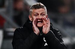 MU: Solskjaer phải xóa tài khoản Twitter sau khi... ca ngợi trận hòa AZ Alkmaar