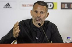 MU: Ryan Giggs mách nước cho Solskjaer làm cách mạng ở MU