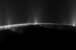 Lạ kỳ cảnh như pháo tuyết trên Mặt trăng Enceladus