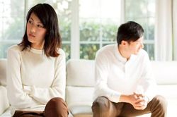 10 giây có một cặp vợ chồng ly hôn