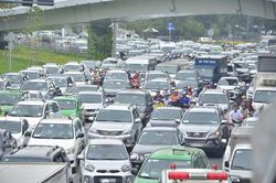 TPHCM tăng kịch trần phí đăng ký ô tô, xe máy